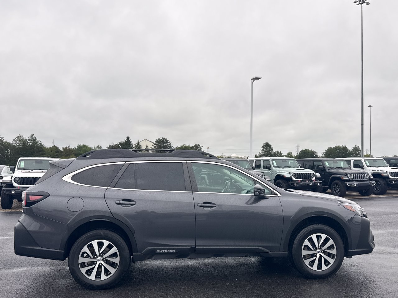 Used 2024 Subaru Outback Premium AWD/4WD image 2