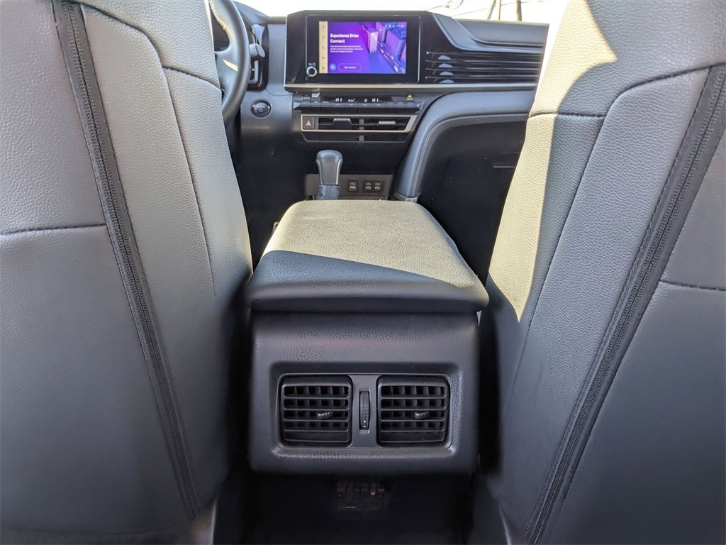 Used 2025 Toyota Camry SE image 30