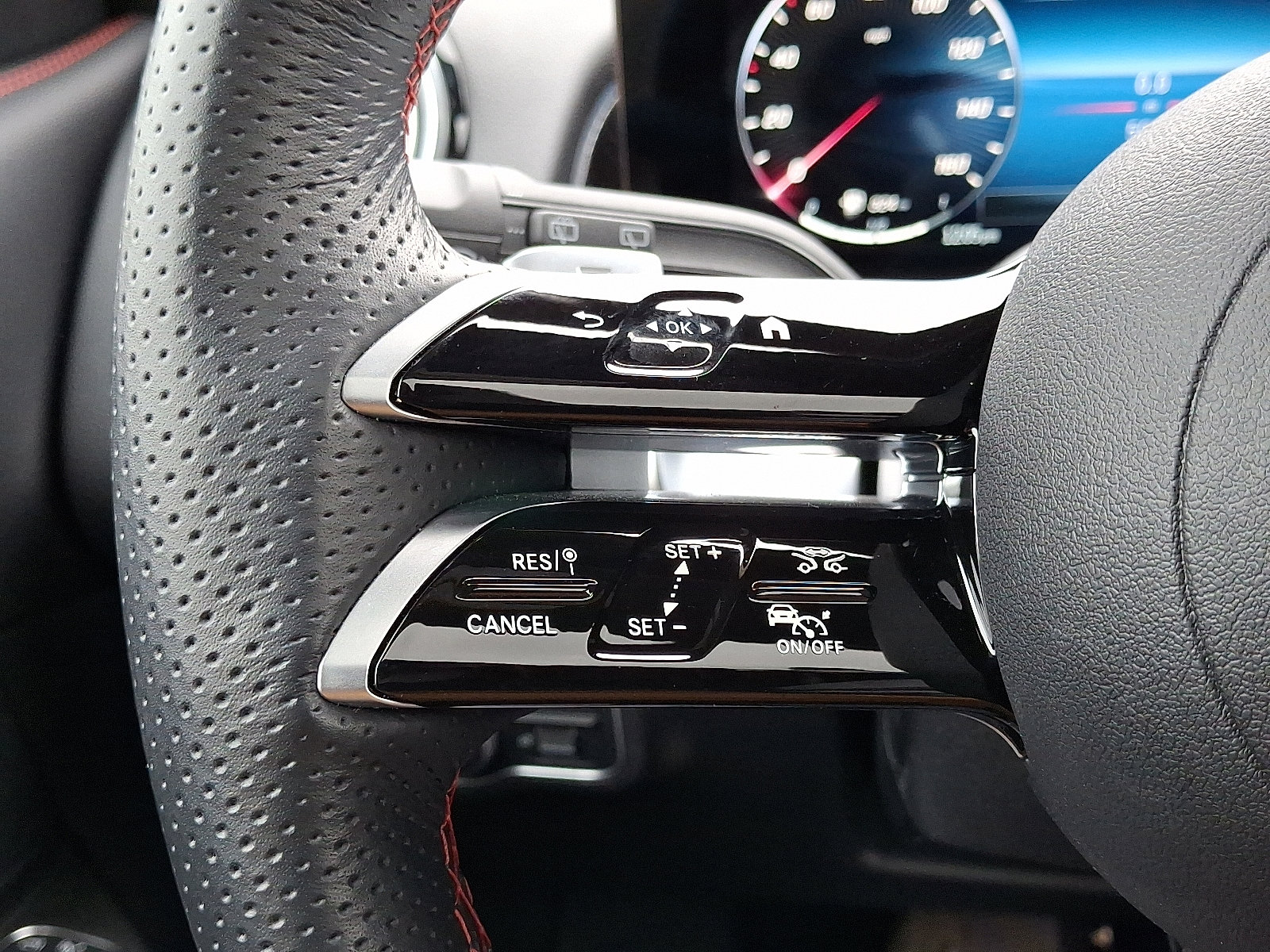 Certified 2025 Mercedes-Benz GLB 250 4MATIC image 22