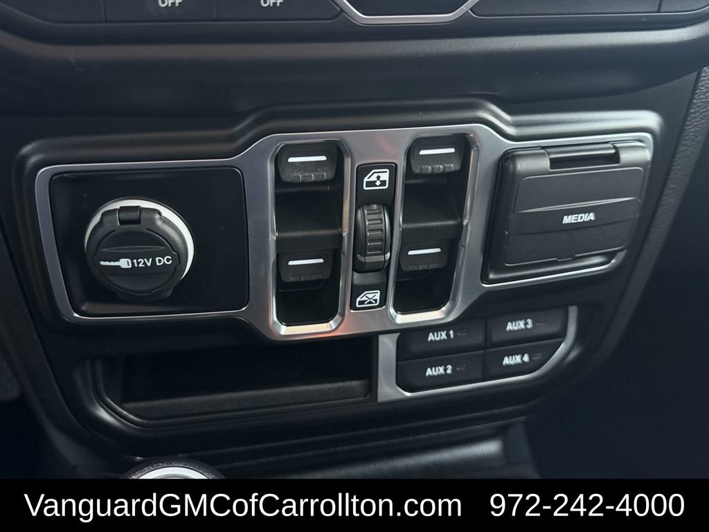 Used 2022 Jeep Wrangler Unlimited Sahara AWD/4WD image 22