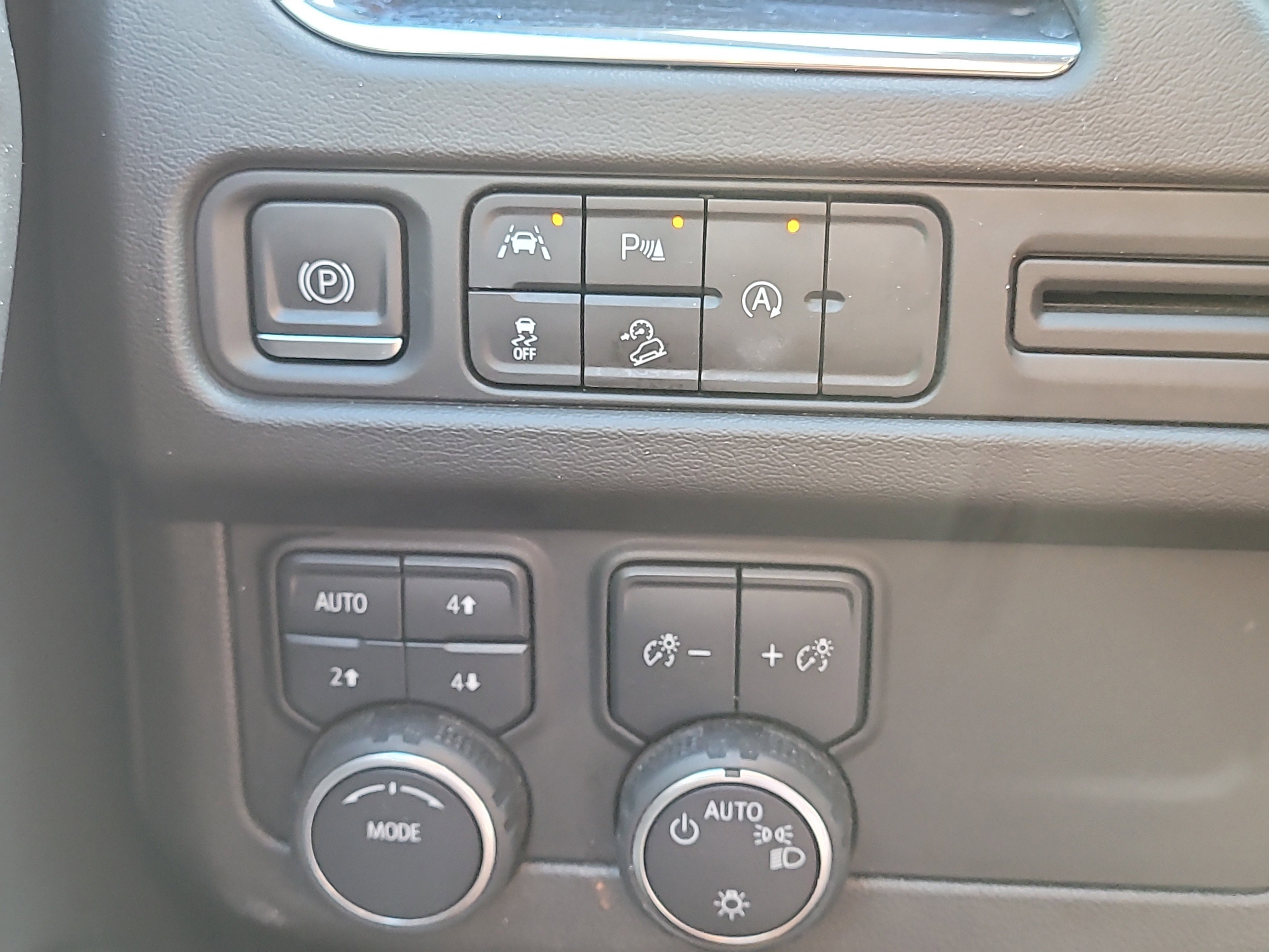 Used 2023 Chevrolet Suburban Premier image 31