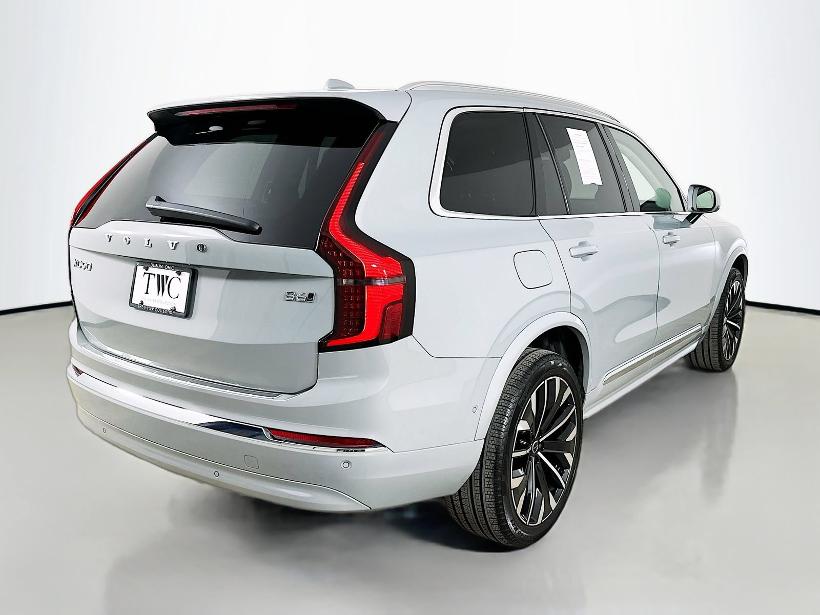 Used 2026 Volvo XC90 B6 Plus w/ Protection Package Premier AWD/4WD image 5