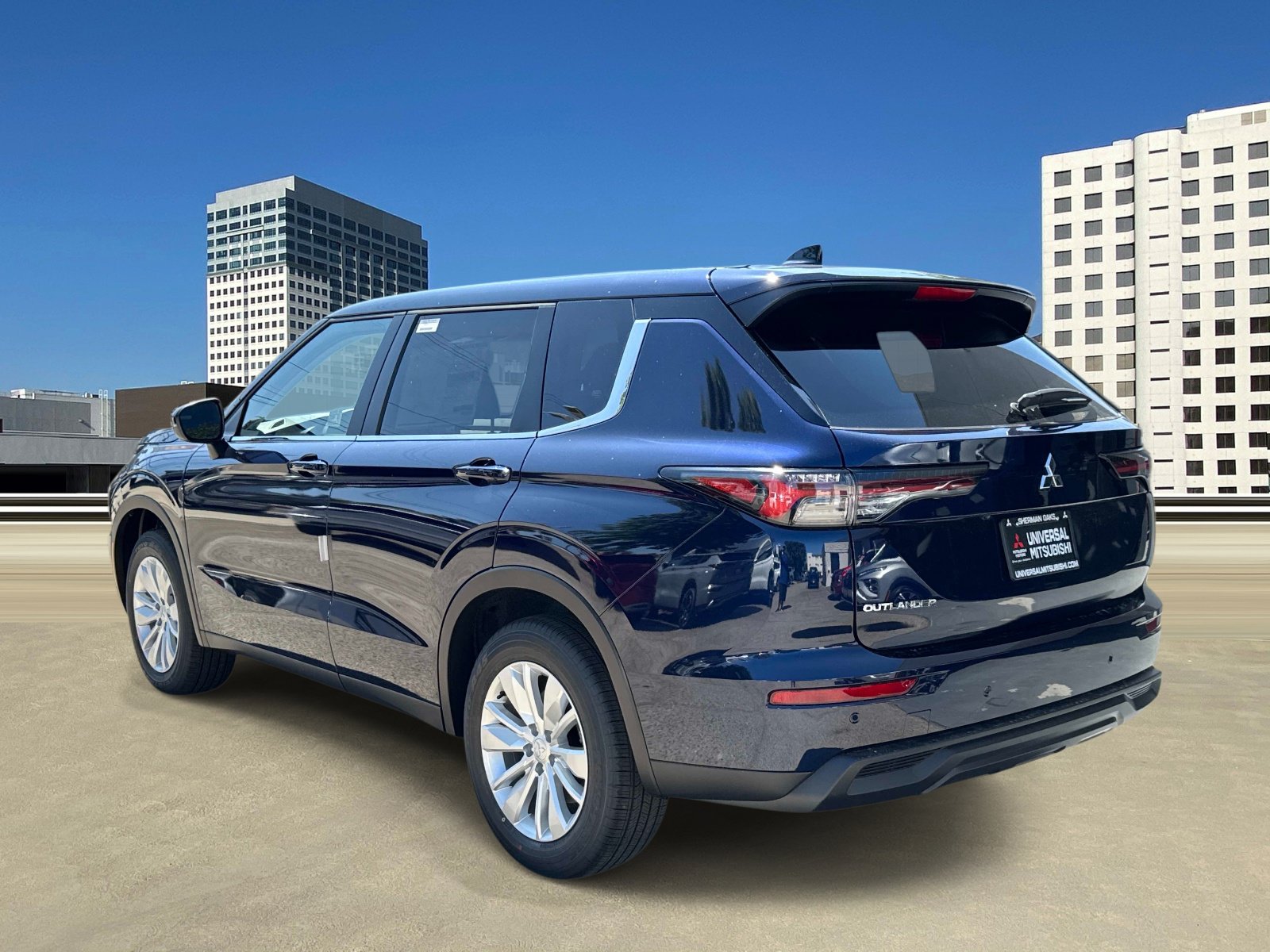 New 2026 Mitsubishi Outlander ES FWD image 3