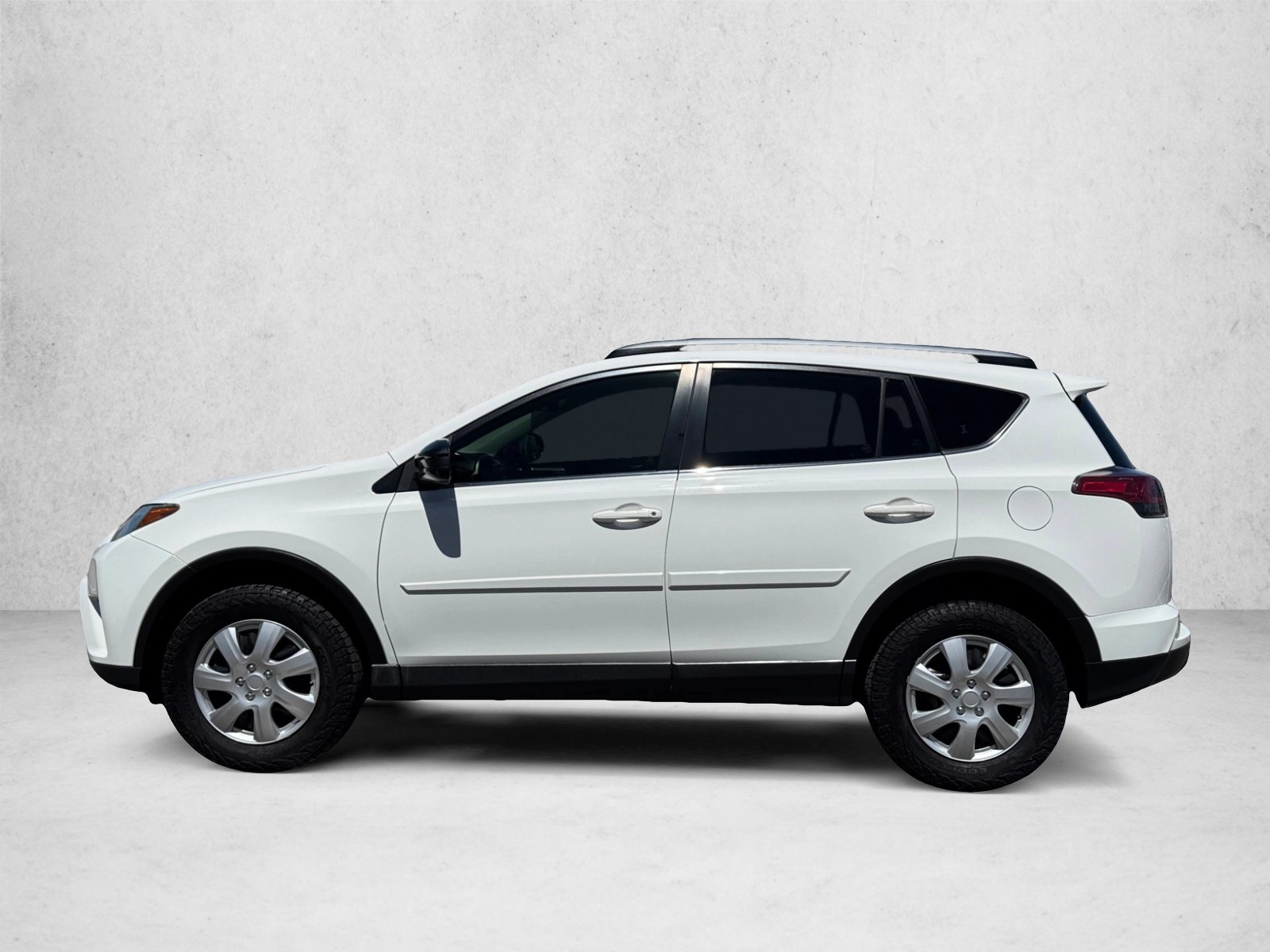 Used 2017 Toyota RAV4 LE FWD image 8
