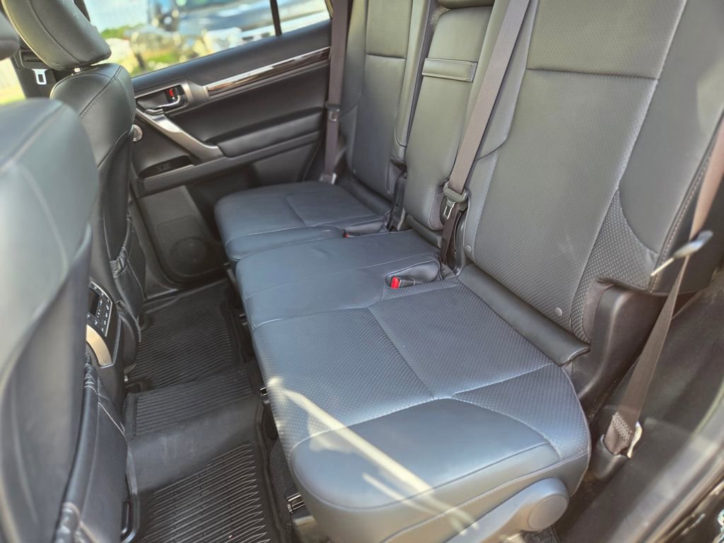 Used 2023 Lexus GX 460 Luxury w/ Accessory Package AWD/4WD image 15