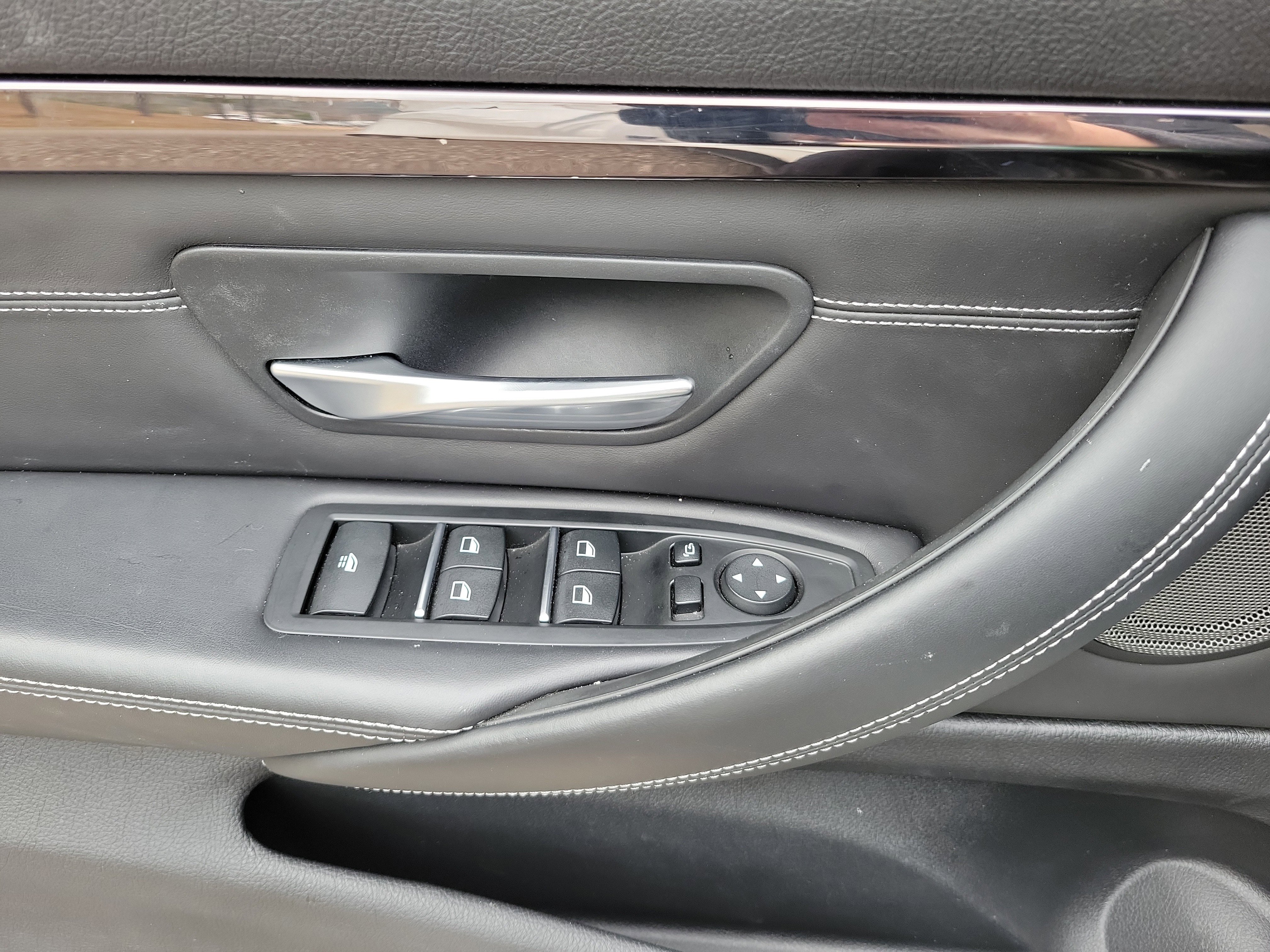 Used 2020 BMW M4 Convertible image 21