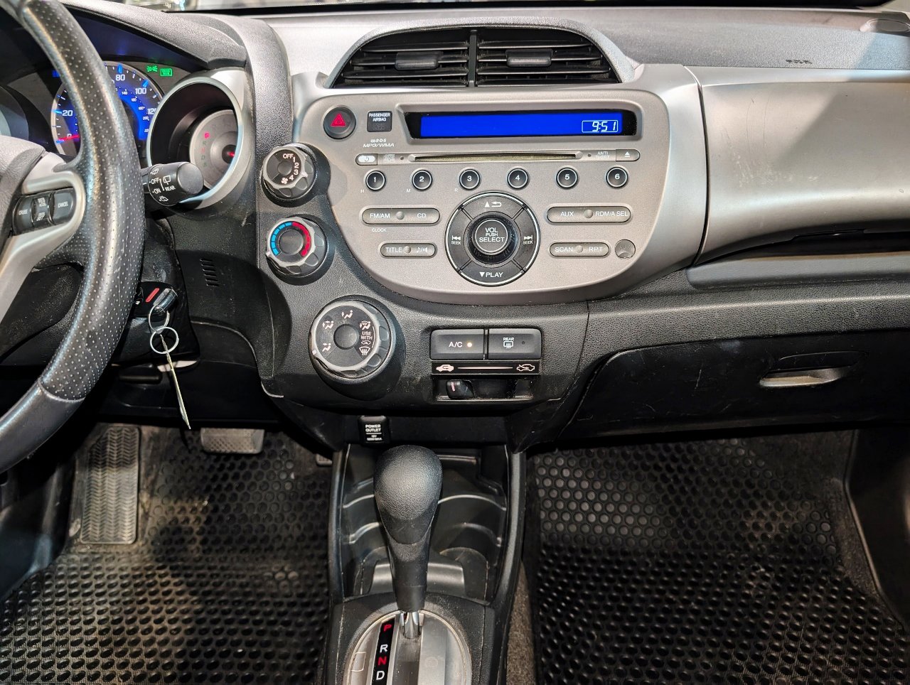 Used 2010 Honda Fit Sport image 31