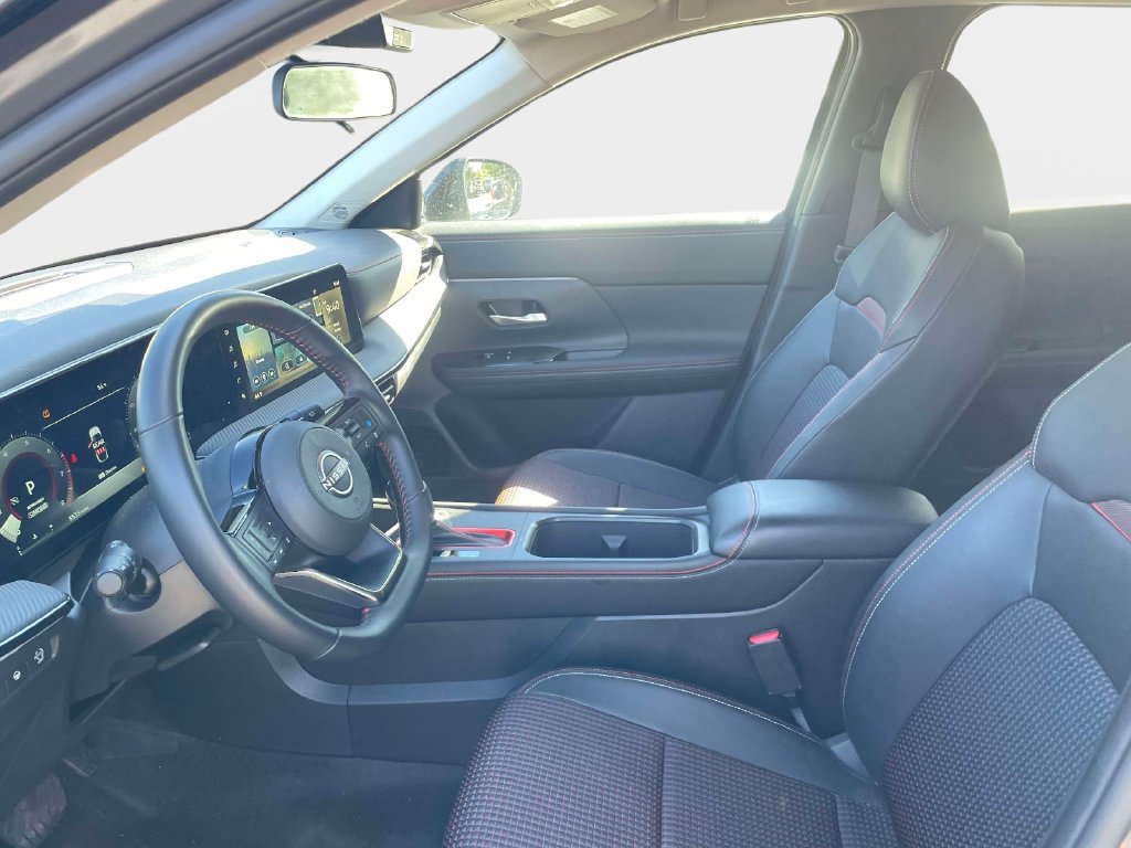 Used 2025 Nissan Kicks SR FWD image 22