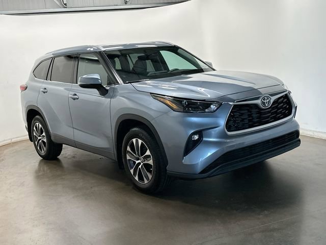 Used 2022 Toyota Highlander XLE AWD/4WD image 34