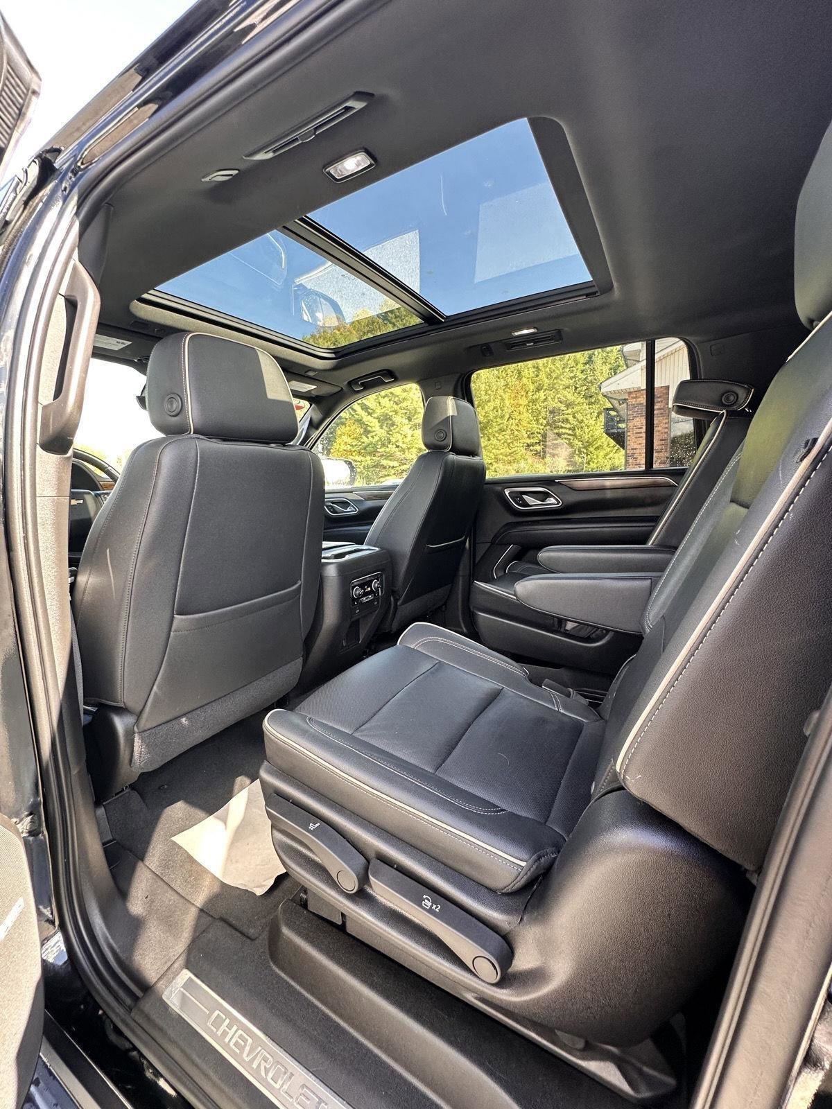 Used 2021 Chevrolet Suburban Premier w/ Premium Package RWD image 29