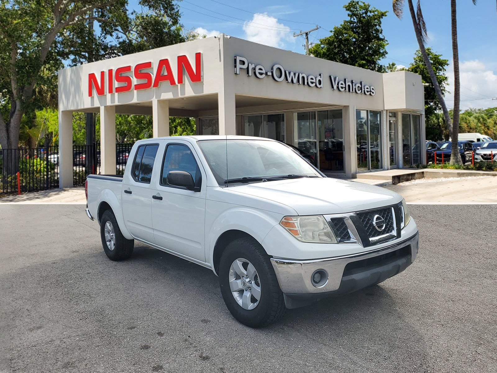 Used 2011 Nissan Frontier SV image 3