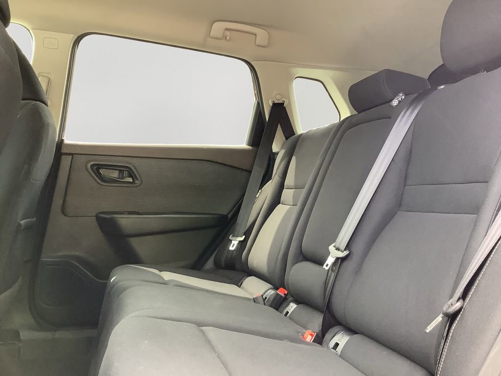 Used 2023 Nissan Rogue S image 15
