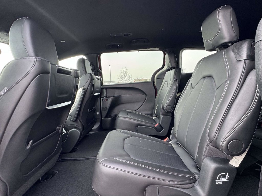 New 2026 Chrysler Pacifica Select FWD image 14