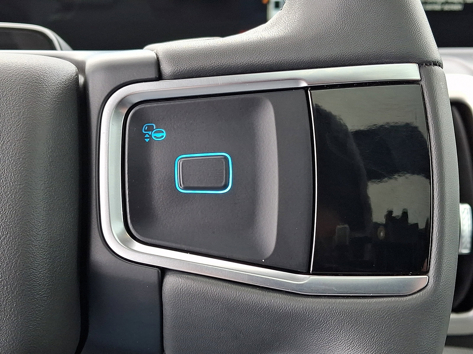 Used 2025 Ford Expedition Active image 24