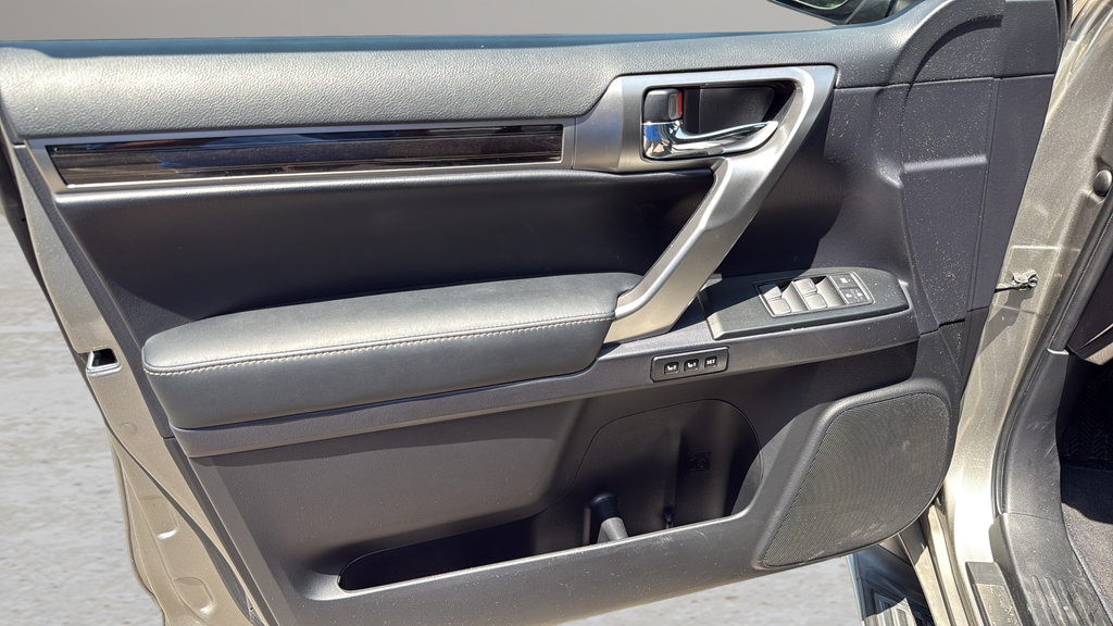 Certified 2023 Lexus GX 460 Luxury w/ Sport Design Package AWD/4WD image 10