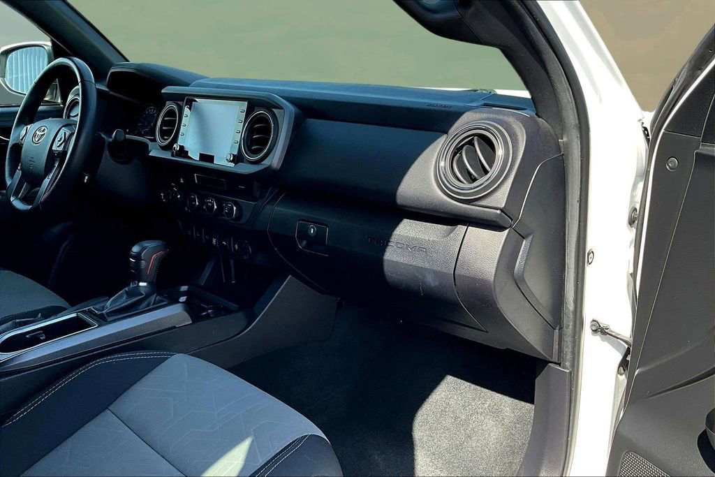 Used 2022 Toyota Tacoma TRD Off-Road w/ Technology Package image 28