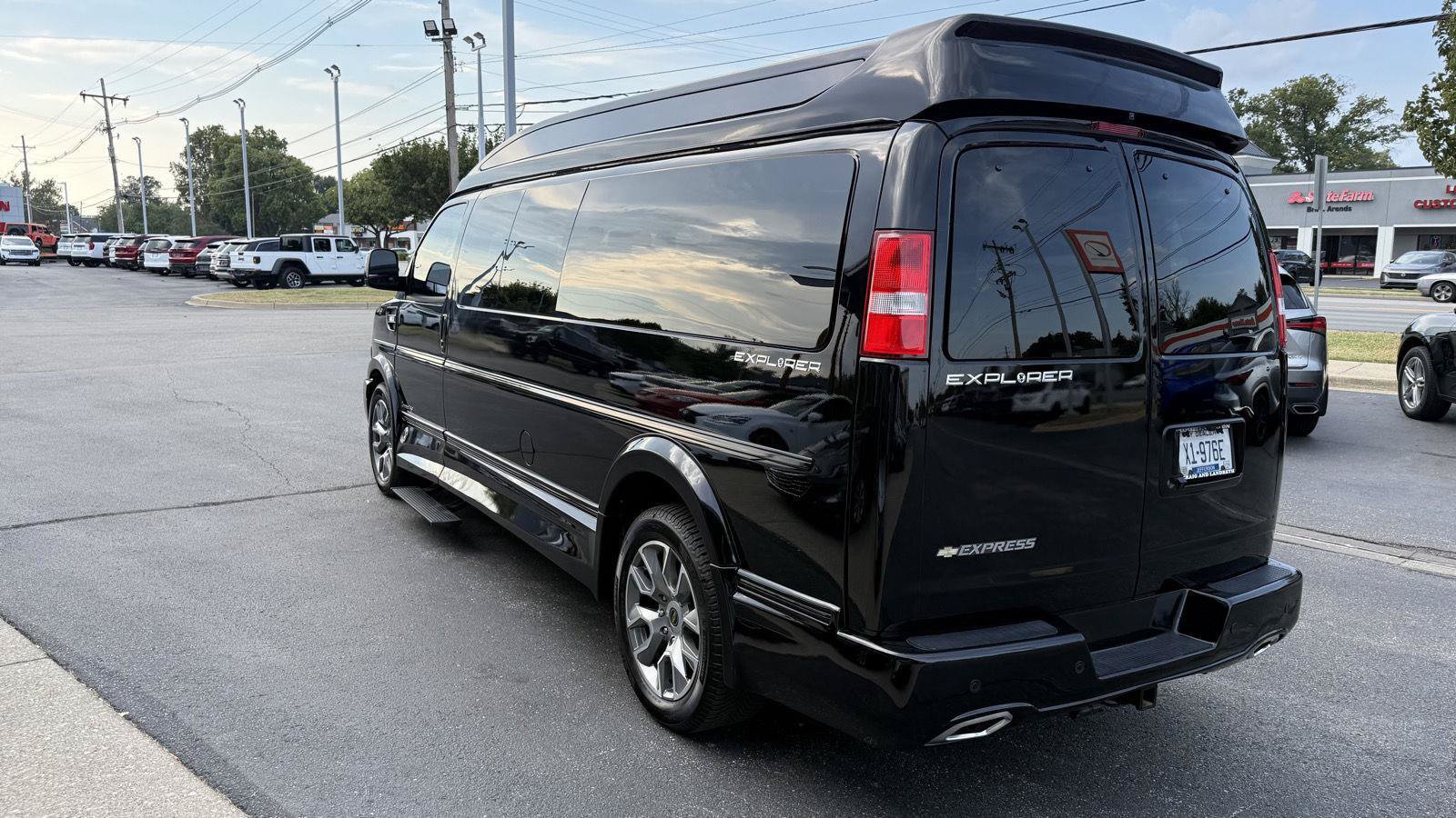 Used 2026 Chevrolet Express 2500 Extended w/ Driver Convenience Package RWD image 6