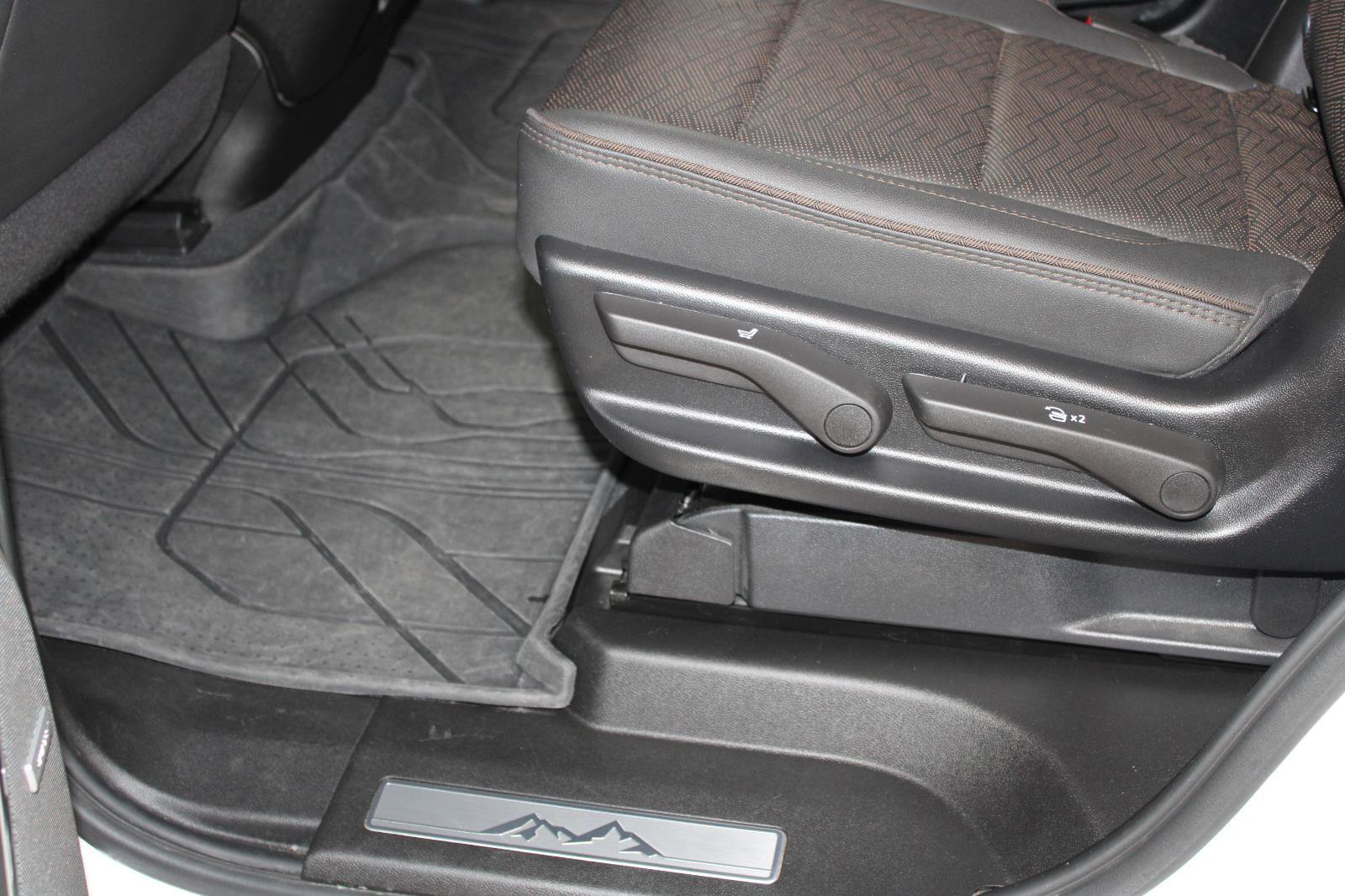 Used 2024 Chevrolet Tahoe High Country image 33