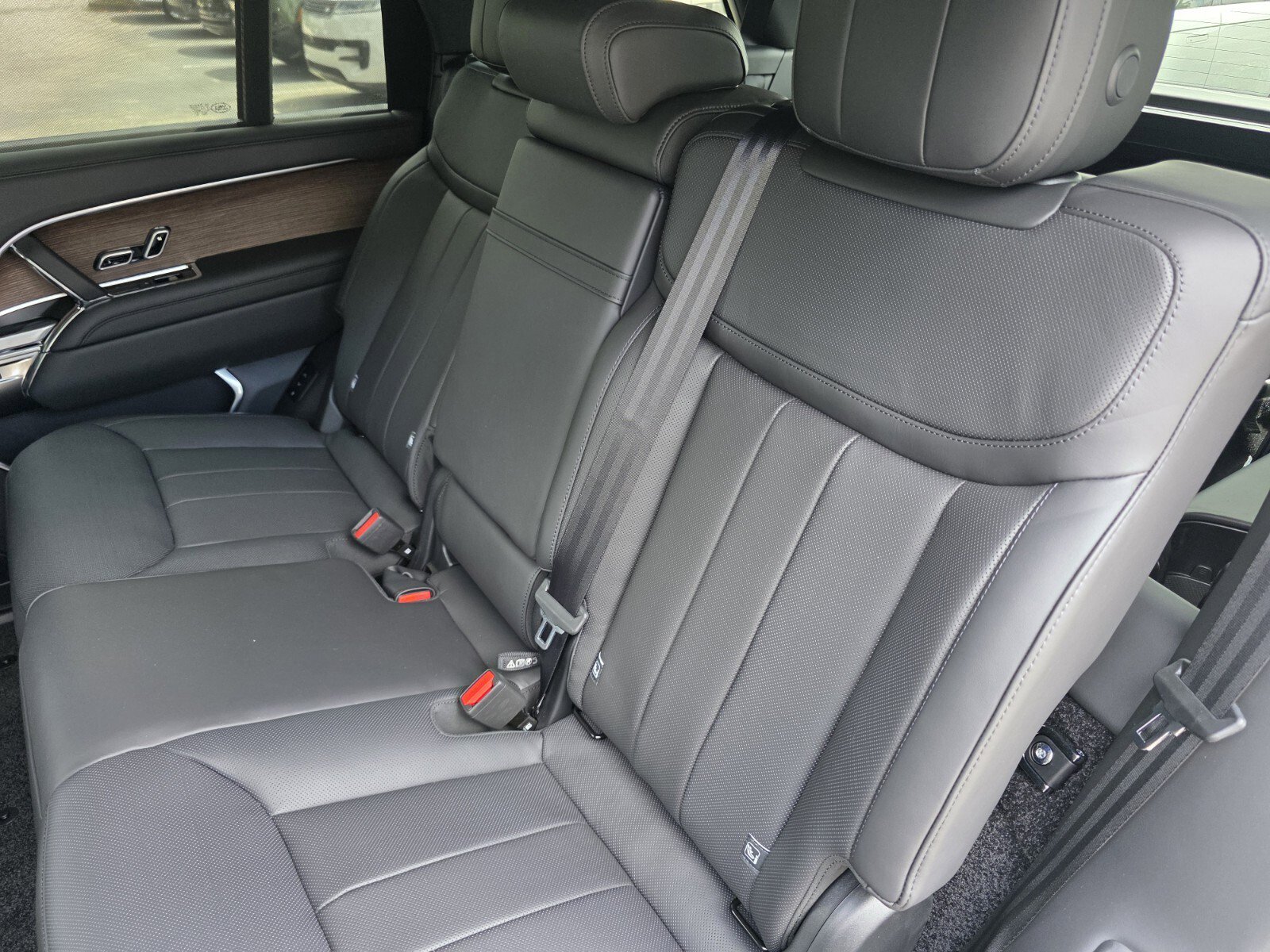 New 2026 Land Rover Range Rover Long Wheelbase SE AWD/4WD image 14