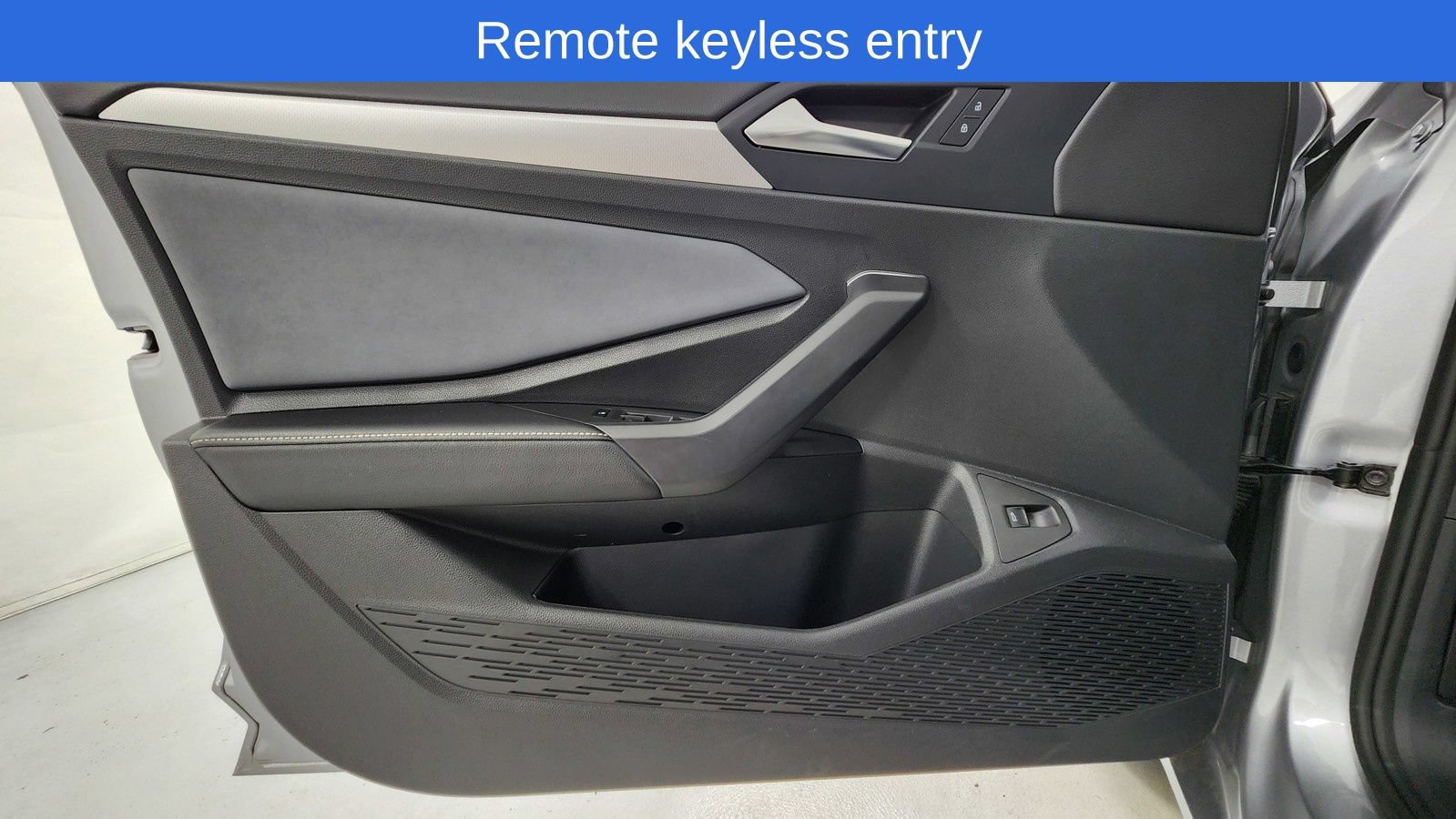 Used 2025 Volkswagen Jetta SE FWD image 16