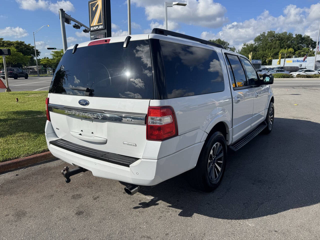 Used 2017 Ford Expedition EL XLT RWD image 4