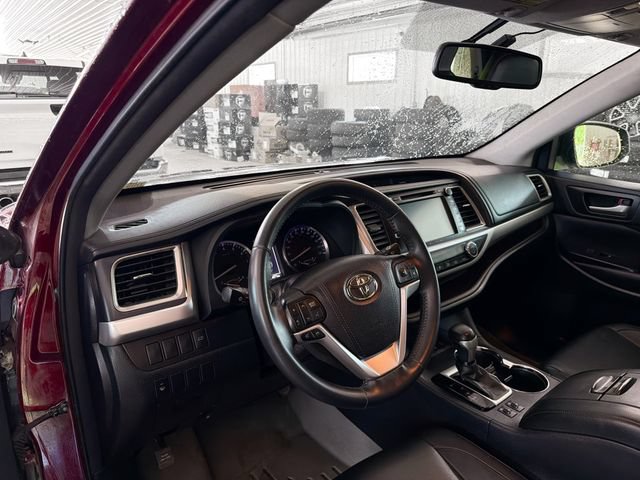 Used 2016 Toyota Highlander XLE AWD/4WD image 8