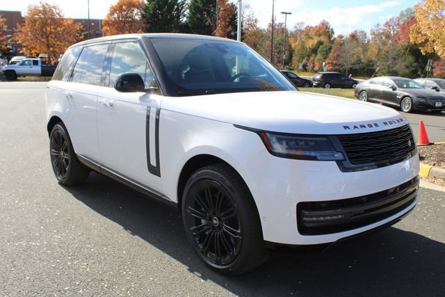 Used 2025 Land Rover Range Rover SE image 9