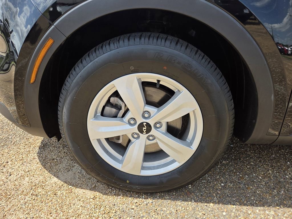 Used 2023 Kia Sorento LX image 27
