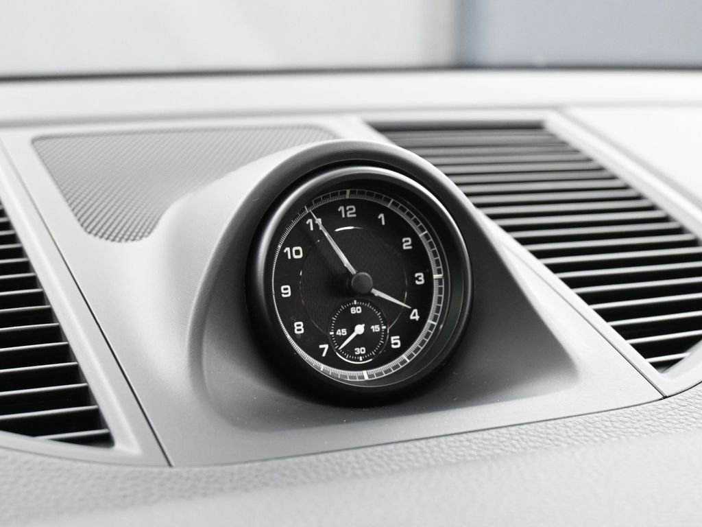 Certified 2025 Porsche Macan image 20