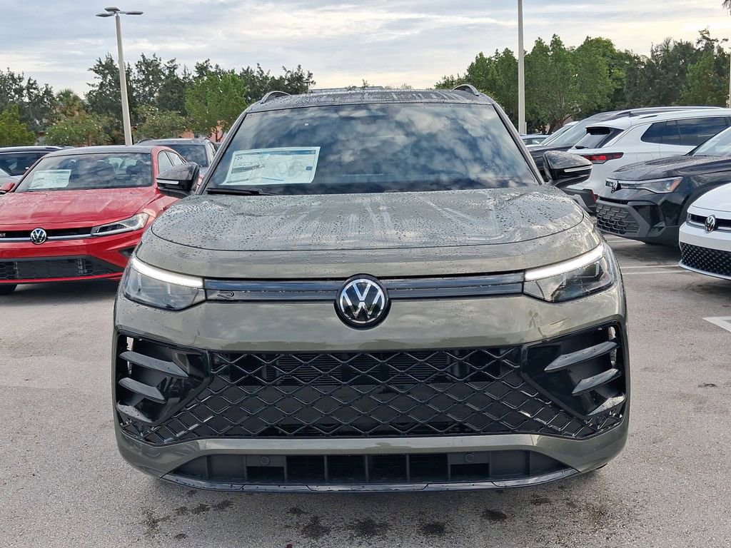 New 2026 Volkswagen Tiguan SE R-Line FWD image 2