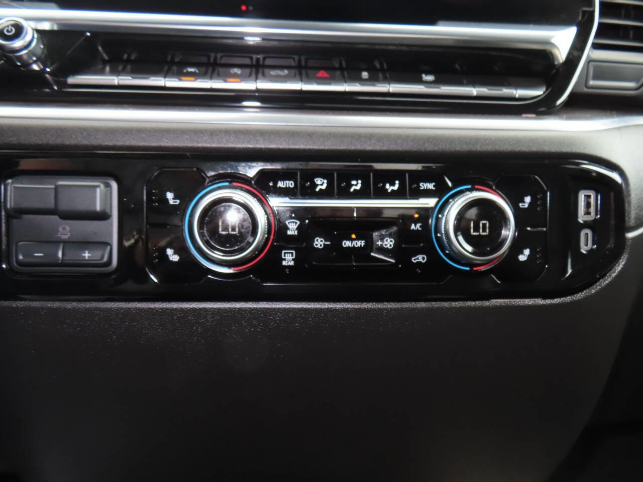 Used 2025 GMC Sierra 1500 SLT AWD/4WD image 50