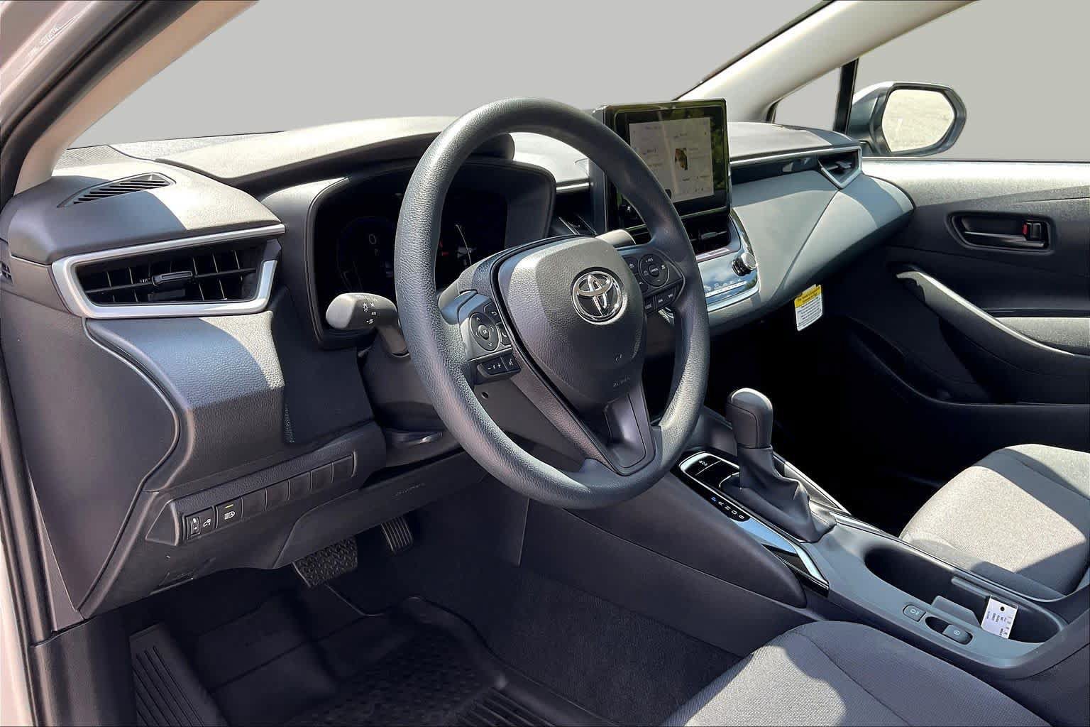 Used 2026 Toyota Corolla LE FWD image 17