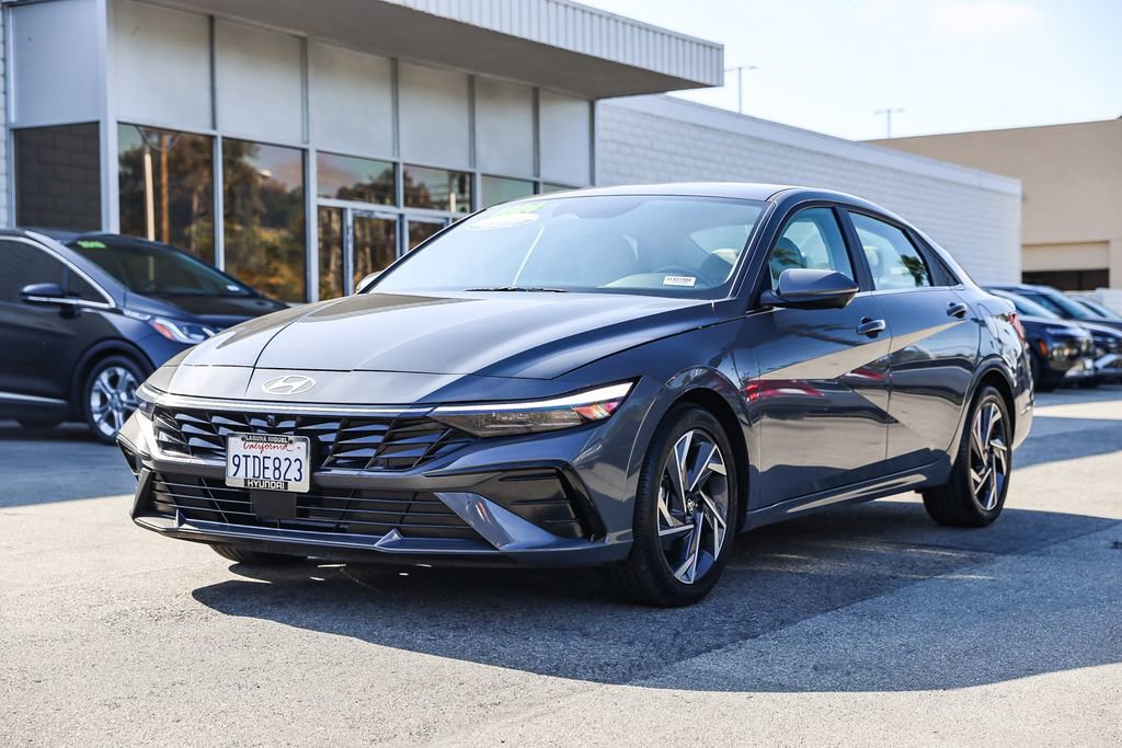 Certified 2024 Hyundai Elantra Limited FWD image 3