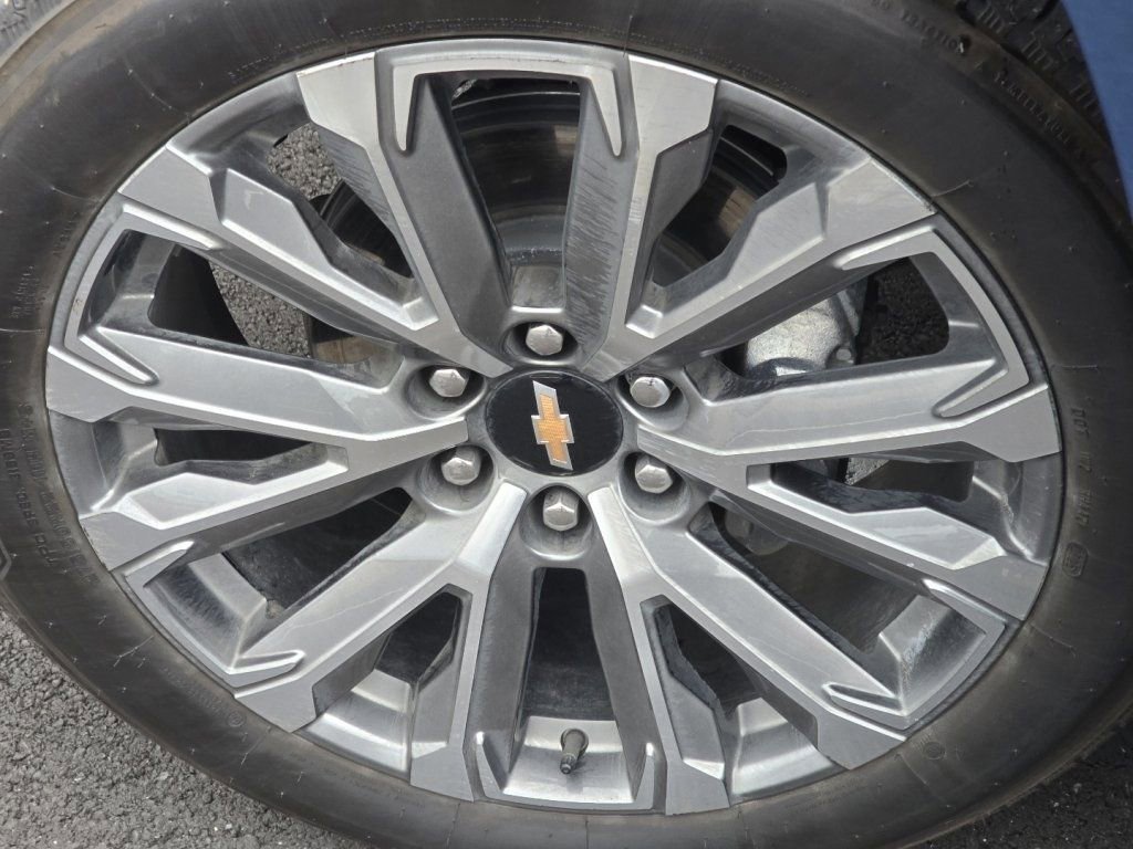 Used 2025 Chevrolet Suburban High Country image 34