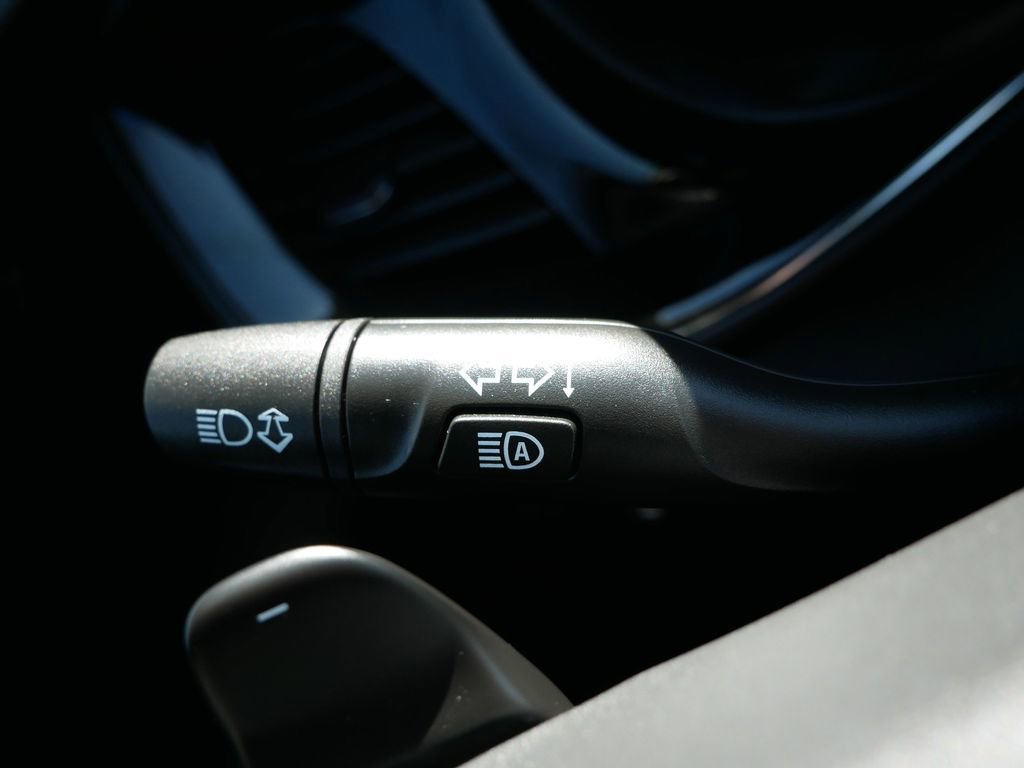 Used 2023 Buick Envision Avenir AWD/4WD image 33