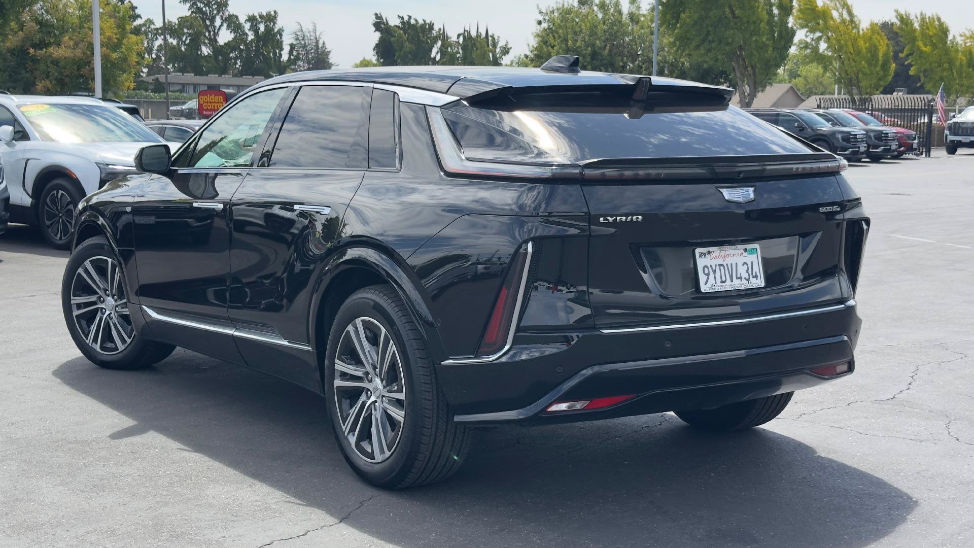 Used 2026 Cadillac Lyriq Premium Luxury AWD/4WD image 5