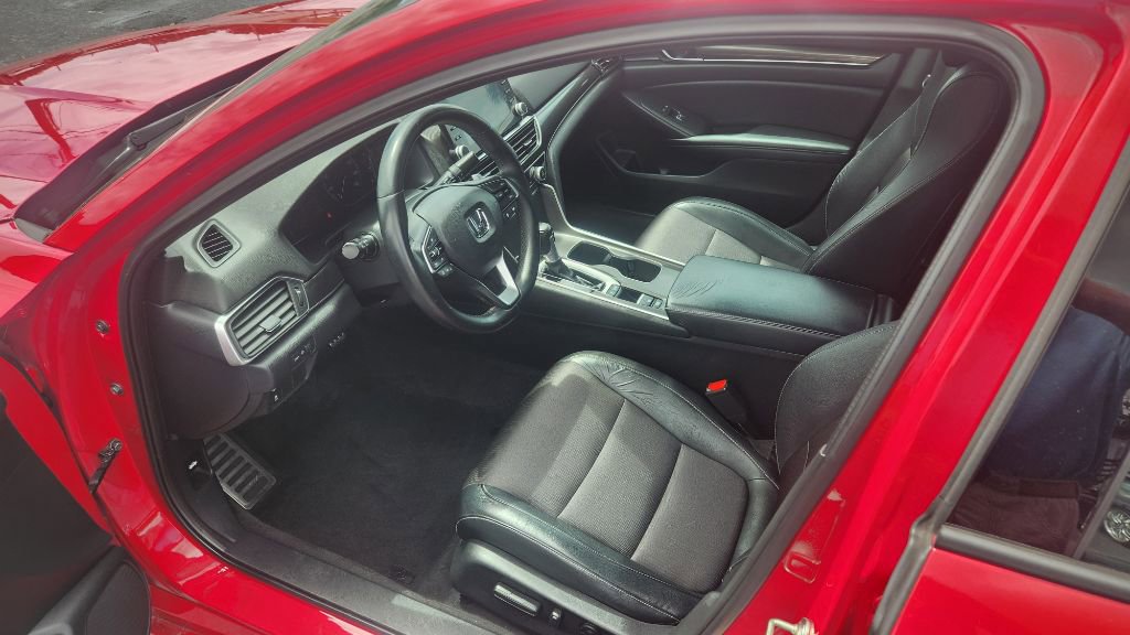 Used 2018 Honda Accord Sport image 14