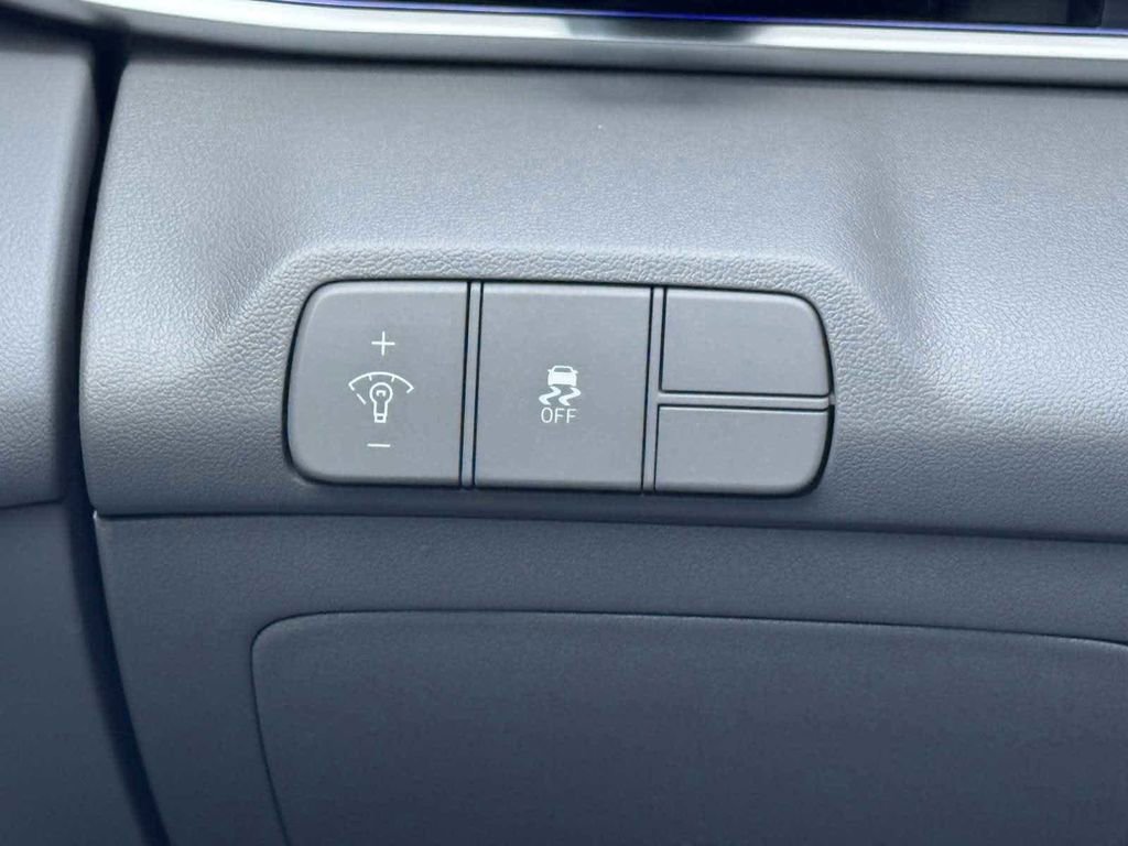 New 2025 Hyundai Elantra SEL w/ Cargo Package image 21