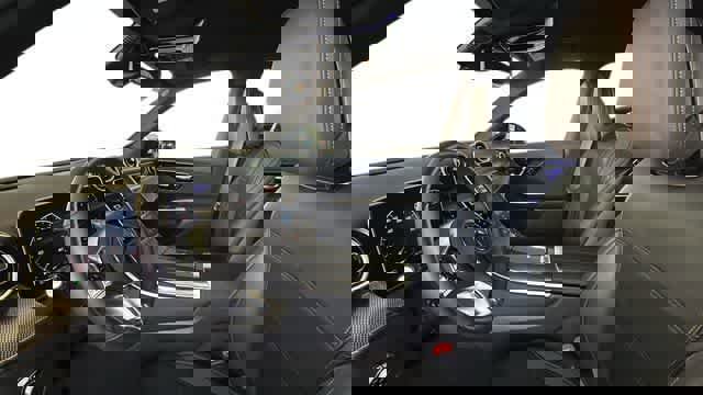 Used 2025 Mercedes-Benz GLC 300 4MATIC image 4