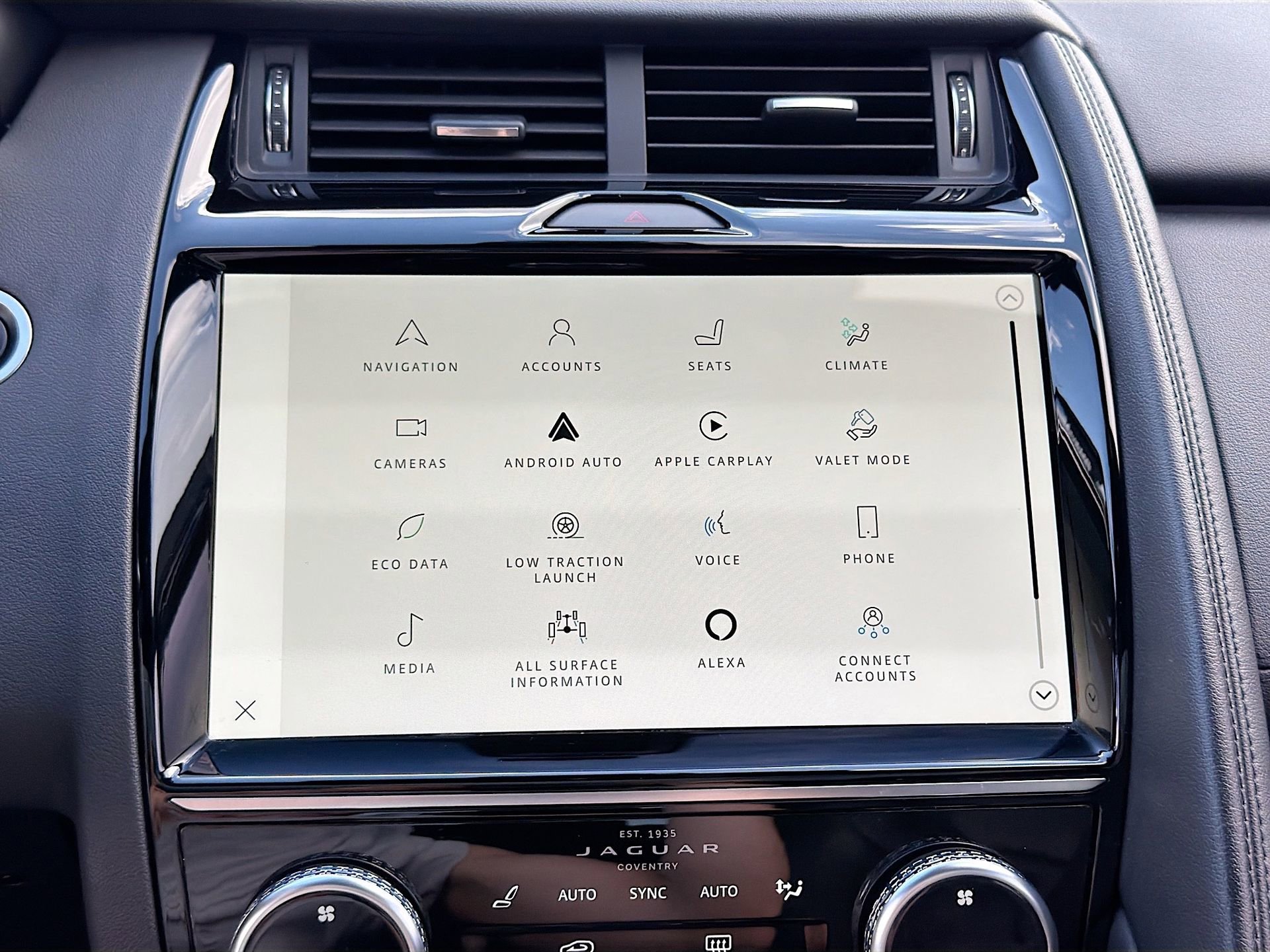 Used 2022 Jaguar E-PACE SE image 29