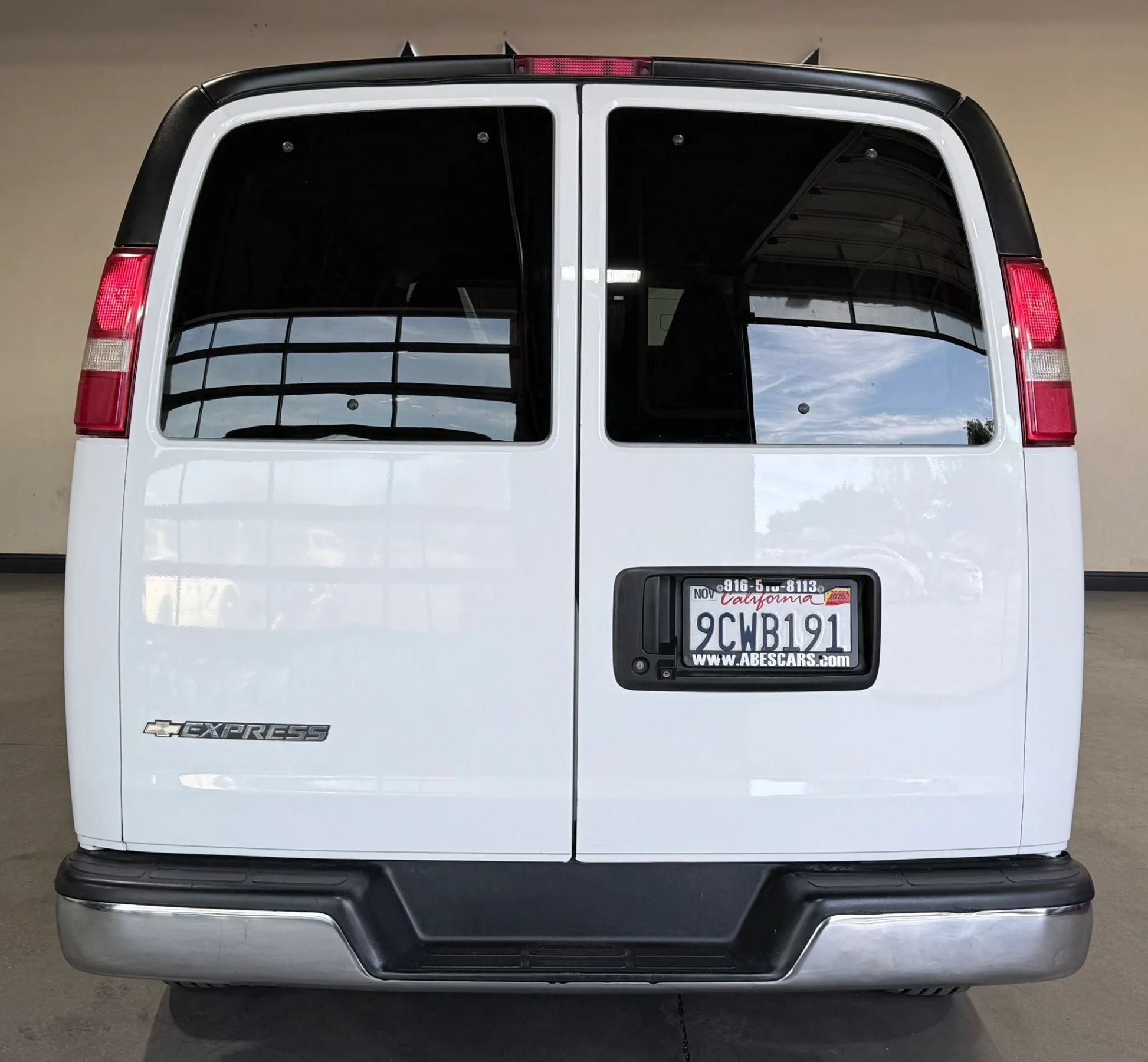 Used 2019 Chevrolet Express 3500 LT w/ LT Preferred Equipment Group RWD image 5