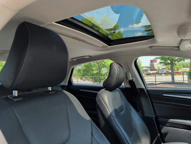Used 2018 Ford Fusion Titanium AWD/4WD image 23