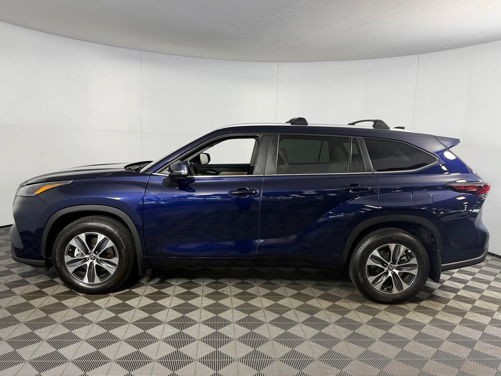 Used 2024 Toyota Highlander XLE FWD image 9