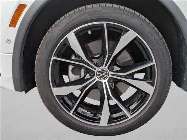 Used 2024 Volkswagen Tiguan SEL R-Line AWD/4WD image 25