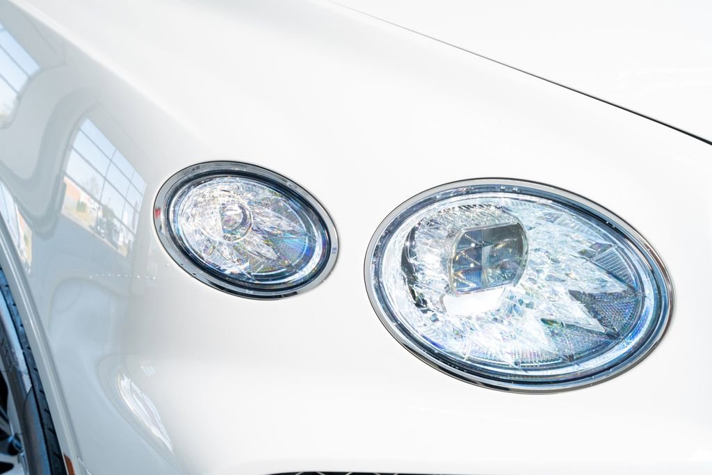 Used 2021 Bentley Bentayga Plug-In Hybrid image 19