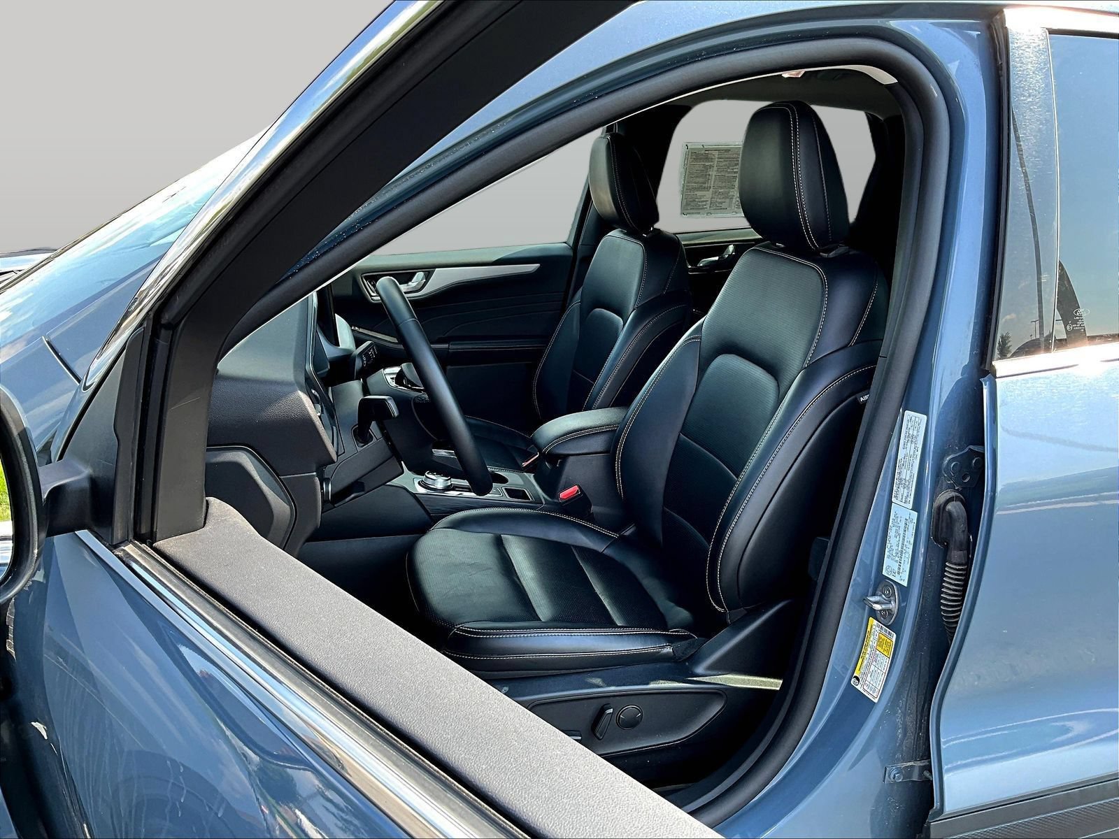 Used 2025 Ford Escape Platinum AWD/4WD image 24