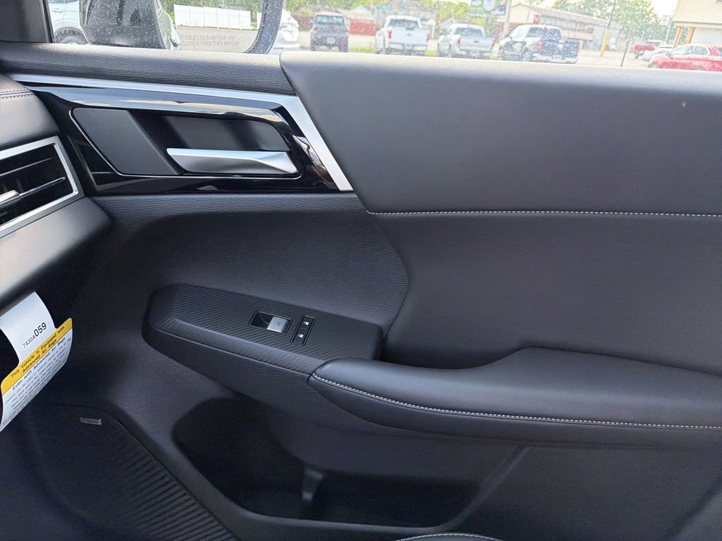 New 2026 Mitsubishi Outlander LE AWD/4WD image 25