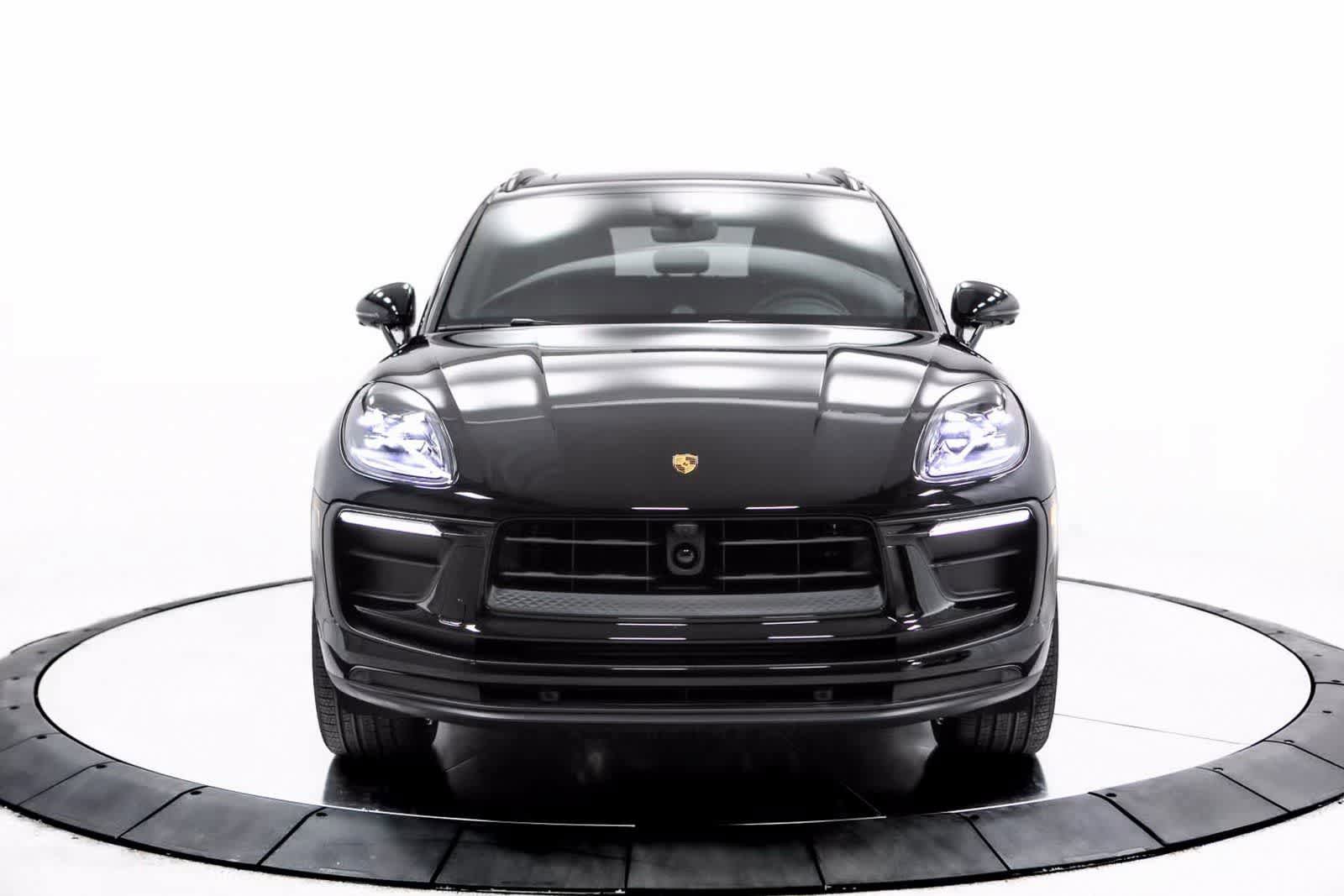Certified 2025 Porsche Macan image 10