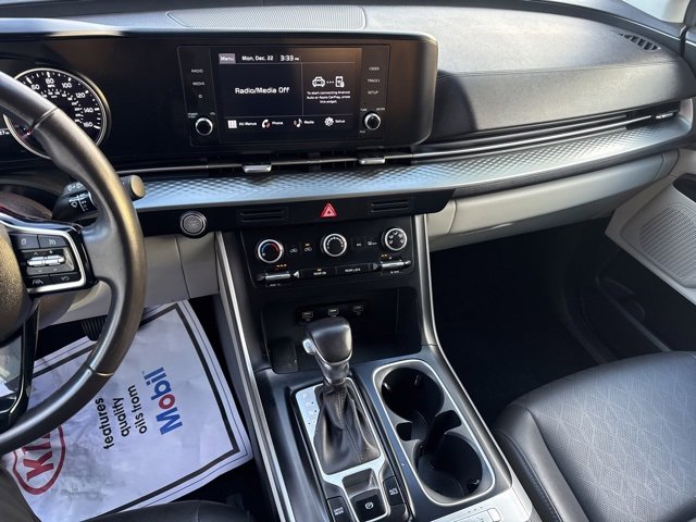 Certified 2023 Kia Carnival LX image 11