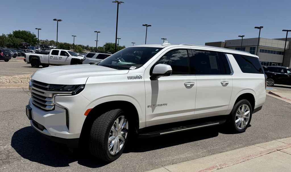 Used 2022 Chevrolet Suburban High Country AWD/4WD image 4